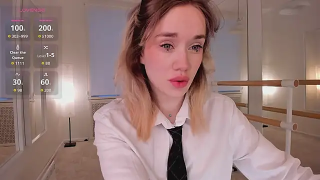 Snapshot of DiscoPotato chatting on February 24, 5:27 am DiscoPotato online show from February 24, 5:27 am