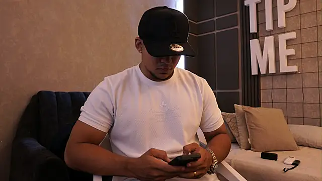Snapshot of Thiago_Valente chatting on May 30, 1:41 pm Thiago Valente online show from May 30, 1:41 pm