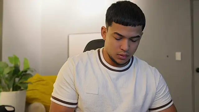 Snapshot of Thiago_Valente chatting on July 9, 1:26 pm Thiago Valente online show from July 9, 1:26 pm