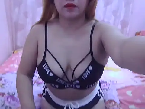 Snapshot of WildPussy4uxx chatting on June 24, 6:07 pm WildPussy4uxx online show from June 24, 6:07 pm