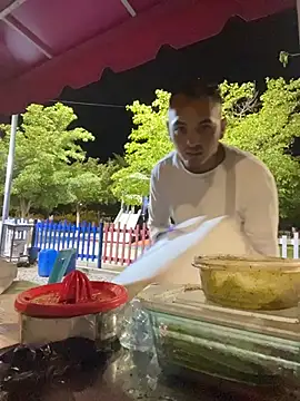 Snapshot of Alejand276765 chatting on October 15, 3:28 am Alejand276765 online show from October 15, 3:28 am