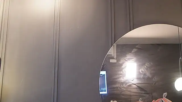 Ariaa Isabell online show from April 7, 6:30 pm