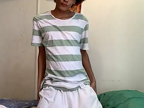 Snapshot of Max_Rain chatting on July 7, 6:45 pm Max Rain online show from July 7, 6:45 pm