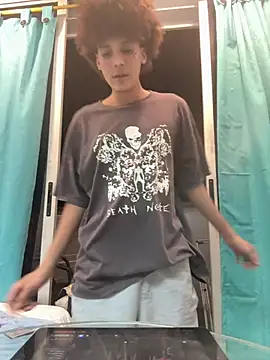 Snapshot of Max_Rain chatting on July 14, 2:05 am Max Rain online show from July 14, 2:05 am