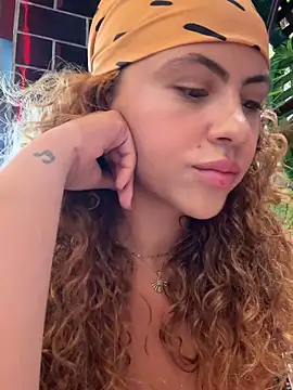 Chloe Leaozinho online show from March 6, 5:09 pm