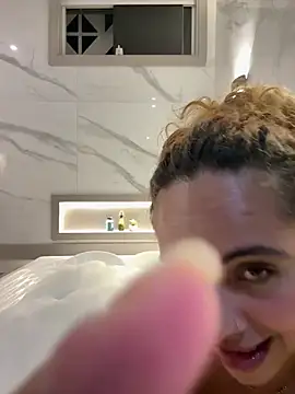 Chloe Leaozinho online show from April 6, 11:49 pm