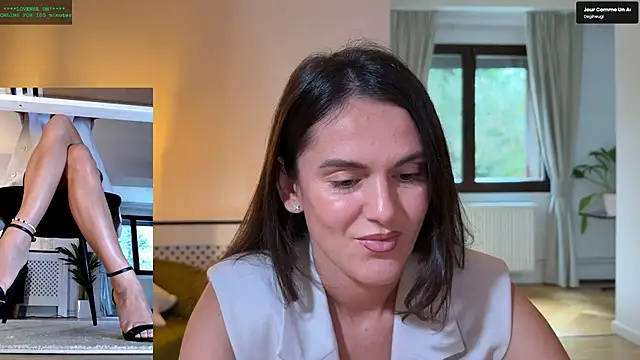 Snapshot of LegswAttitude chatting on October 6, 8:01 am LegswAttitude online show from October 6, 8:01 am