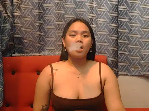 Snapshot of prettykrysgirl chatting on June 27, 9:25 am prettykrysgirl online show from June 27, 9:25 am