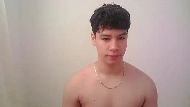 Snapshot of zeus_181 chatting on April 22, 1:56 pm zeus 181 online show from April 22, 1:56 pm