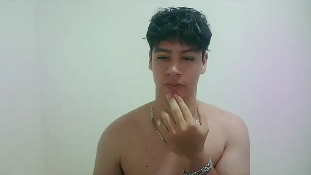Snapshot of zeus_181 chatting on April 27, 4:10 am zeus 181 online show from April 27, 4:10 am