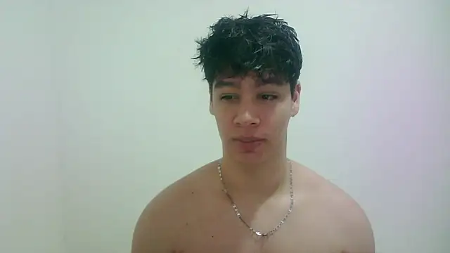 Snapshot of zeus_181 chatting on May 1, 1:43 am zeus 181 online show from May 1, 1:43 am