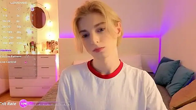 fiachand online show from March 8, 4:33 pm