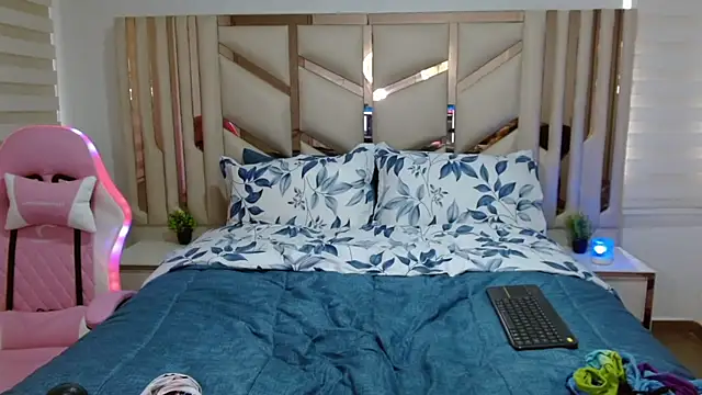 violett star1 online show from November 27, 4:53 pm