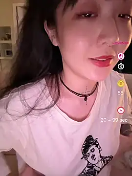 Snapshot of Etherealcat33 chatting on June 3, 2:33 pm Etherealcat33 online show from June 3, 2:33 pm