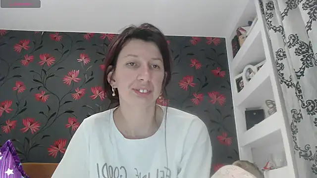 Snapshot of RosieHayes chatting on April 4, 7:33 pm RosieHayes online show from April 4, 7:33 pm