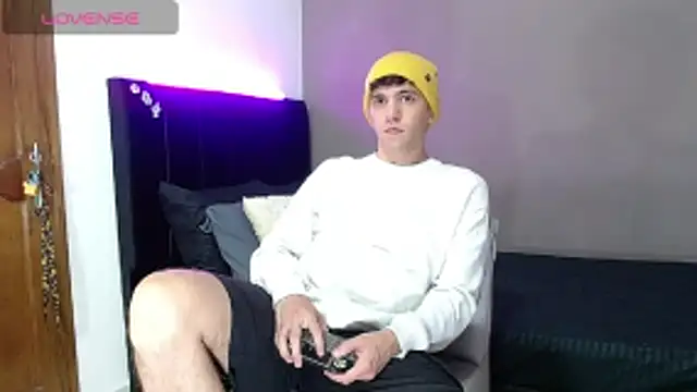 Matteo12  online show from March 7, 2:41 am