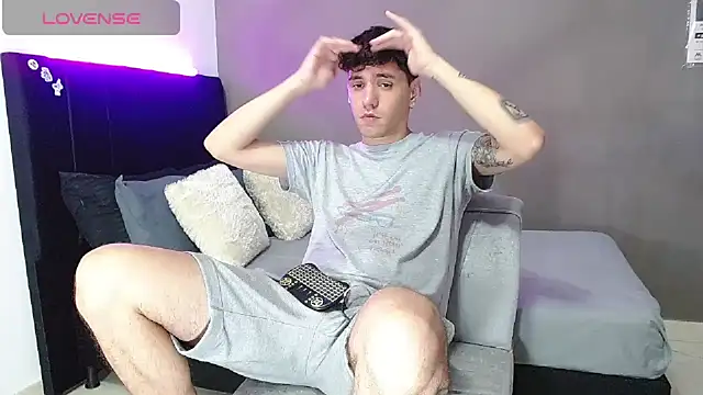 Matteo12  online show from March 13, 5:14 am