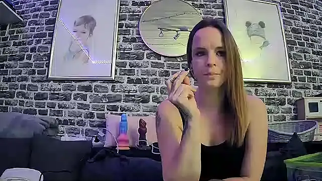 Snapshot of SexyMilf_37 chatting on October 28, 9:06 pm SexyMilf 37 online show from October 28, 9:06 pm