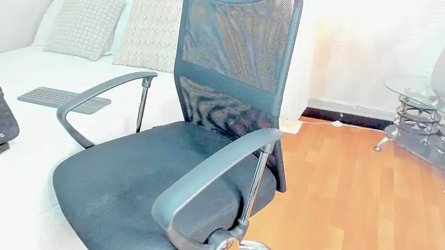 Emilly Beaumont online show from October 5, 1:42 pm