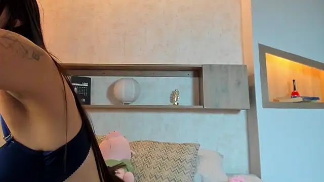 Emilly Beaumont online show from February 3, 1:05 pm