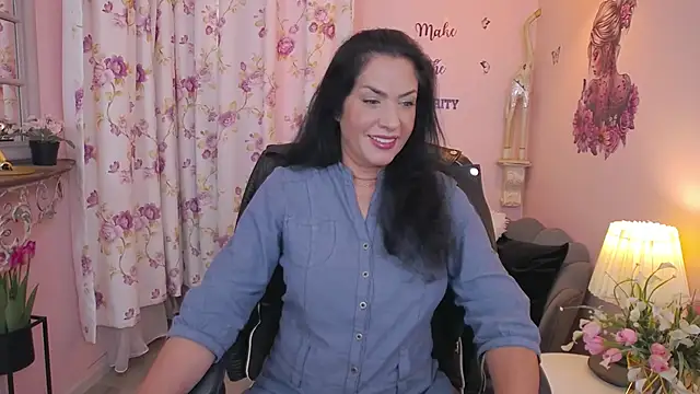 Snapshot of MyLovOne chatting on October 20, 9:32 am MyLovOne online show from October 20, 9:32 am