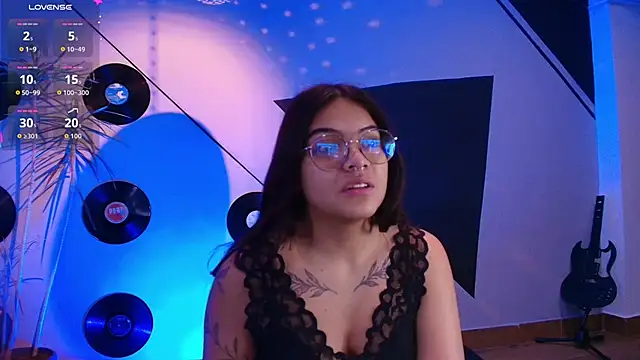 Lilith and Khloe online show from October 30, 11:22 am