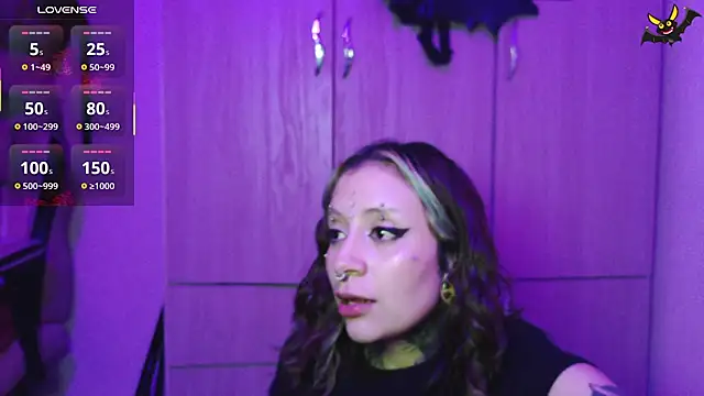 Snapshot of vainilla_doll chatting on April 8, 2:33 am vainilla doll online show from April 8, 2:33 am