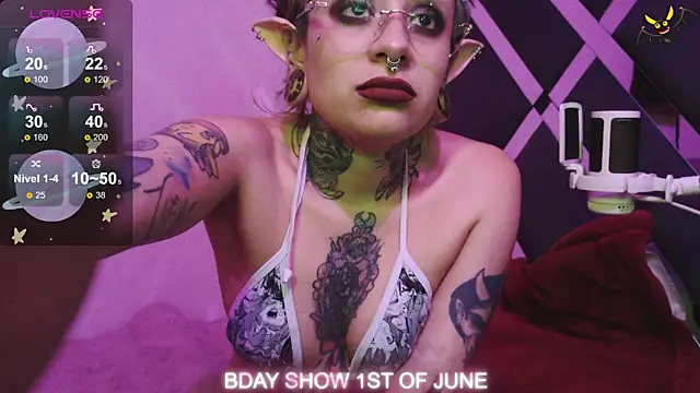 Snapshot of vainilla_doll chatting on May 27, 1:57 am vainilla doll online show from May 27, 1:57 am