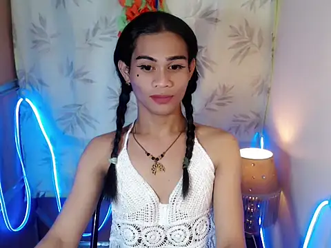 Snapshot of bellalot chatting on February 3, 2:53 am bellalot online show from February 3, 2:53 am