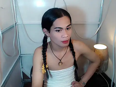 Snapshot of bellalot chatting on February 18, 1:23 am bellalot online show from February 18, 1:23 am