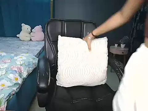 Snapshot of Urlove_lily chatting on May 27, 2:25 pm Urlove lily online show from May 27, 2:25 pm