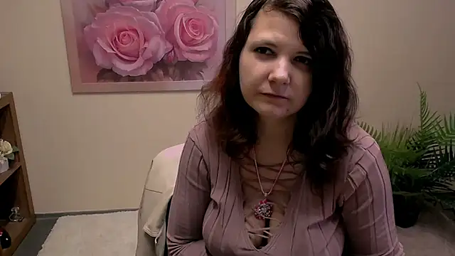 Snapshot of TwoBigSuns chatting on May 6, 7:46 am TwoBigSuns online show from May 6, 7:46 am