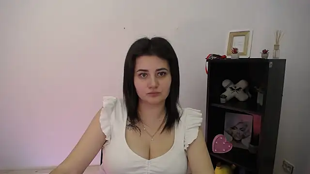 Snapshot of Katrin_kiss_ chatting on December 22, 2:03 pm Katrin kiss online show from December 22, 2:03 pm