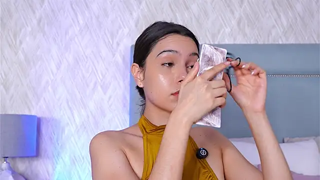 Sofy Bradd online show from October 8, 3:15 am