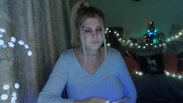 Snapshot of TsPostophere chatting on December 11, 1:06 pm TsPostophere online show from December 11, 1:06 pm