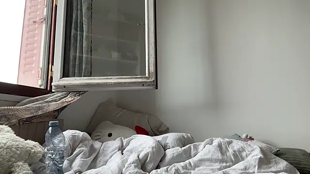 NIQUE TARAXX online show from September 14, 1:43 pm