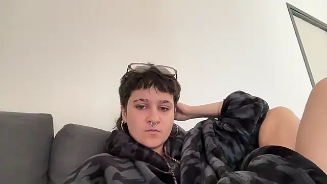 NIQUE TARAXX online show from September 21, 11:23 am