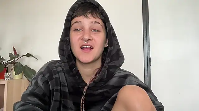 NIQUE TARAXX online show from September 22, 11:23 am