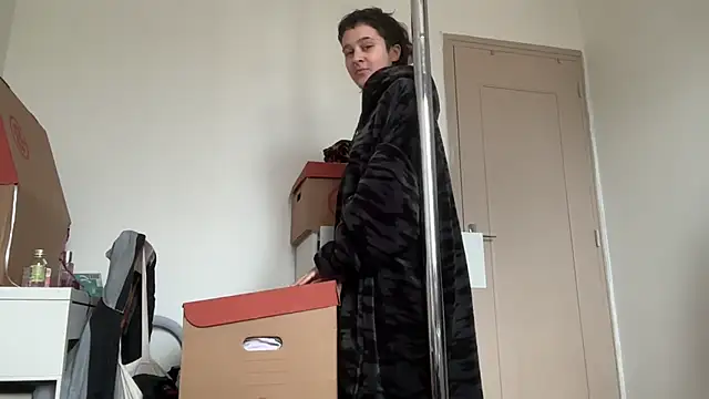 NIQUE TARAXX online show from September 24, 11:57 am