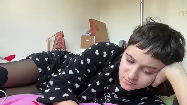 NIQUE TARAXX online show from September 28, 4:12 pm