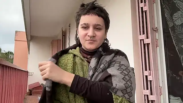 NIQUE TARAXX online show from September 30, 11:15 am