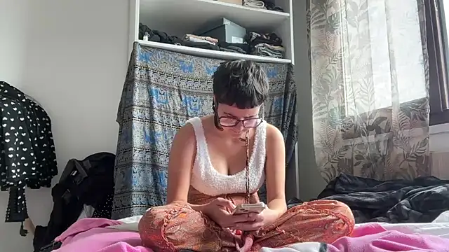 NIQUE TARAXX online show from October 1, 10:10 am