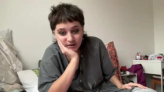 NIQUE TARAXX online show from October 4, 2:15 pm