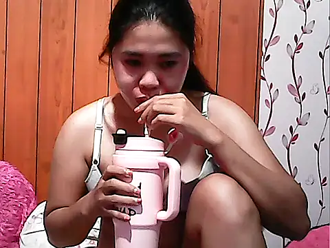 Snapshot of Hydra21 chatting on July 28, 7:39 pm Hydra21 online show from July 28, 7:39 pm