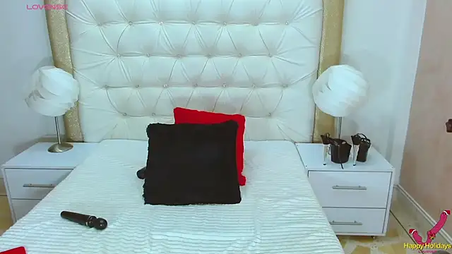 Snapshot of WildScarlet chatting on February 7, 4:24 pm WildScarlet online show from February 7, 4:24 pm