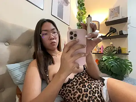 Sluttgwen69 online show from March 14, 5:51 pm