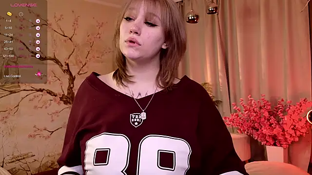 Morvelyn online show from November 25, 2:39 pm