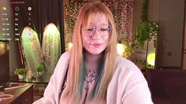 Snapshot of Morvelyn chatting on March 10, 9:53 pm Morvelyn online show from March 10, 9:53 pm