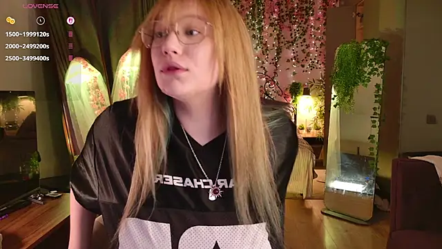 Snapshot of Morvelyn chatting on March 13, 9:32 pm Morvelyn online show from March 13, 9:32 pm
