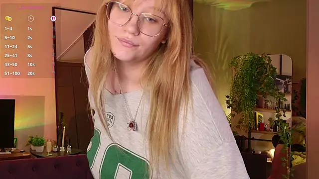 Snapshot of Morvelyn chatting on April 6, 12:08 am Morvelyn online show from April 6, 12:08 am